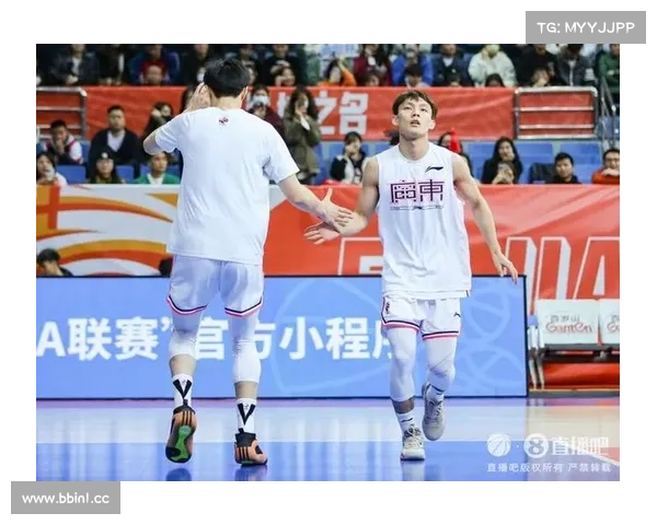 广东队创历史最差战绩 徐杰胡明轩成为球队未来 完全体缺少磨合成关键因素 广东队创历史最差战绩 徐杰胡明轩成为球队未来 完全体缺少磨合成关键因素